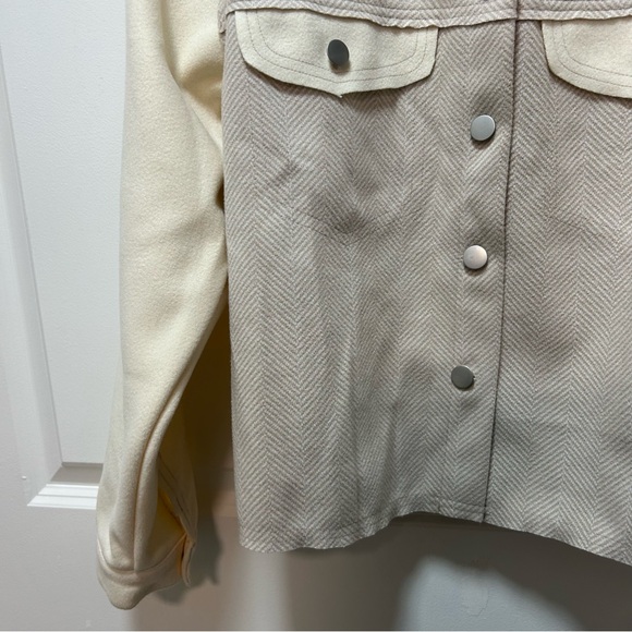 Elegant Cream and Gray Women's Utility Jacket - Picture 5 of 10